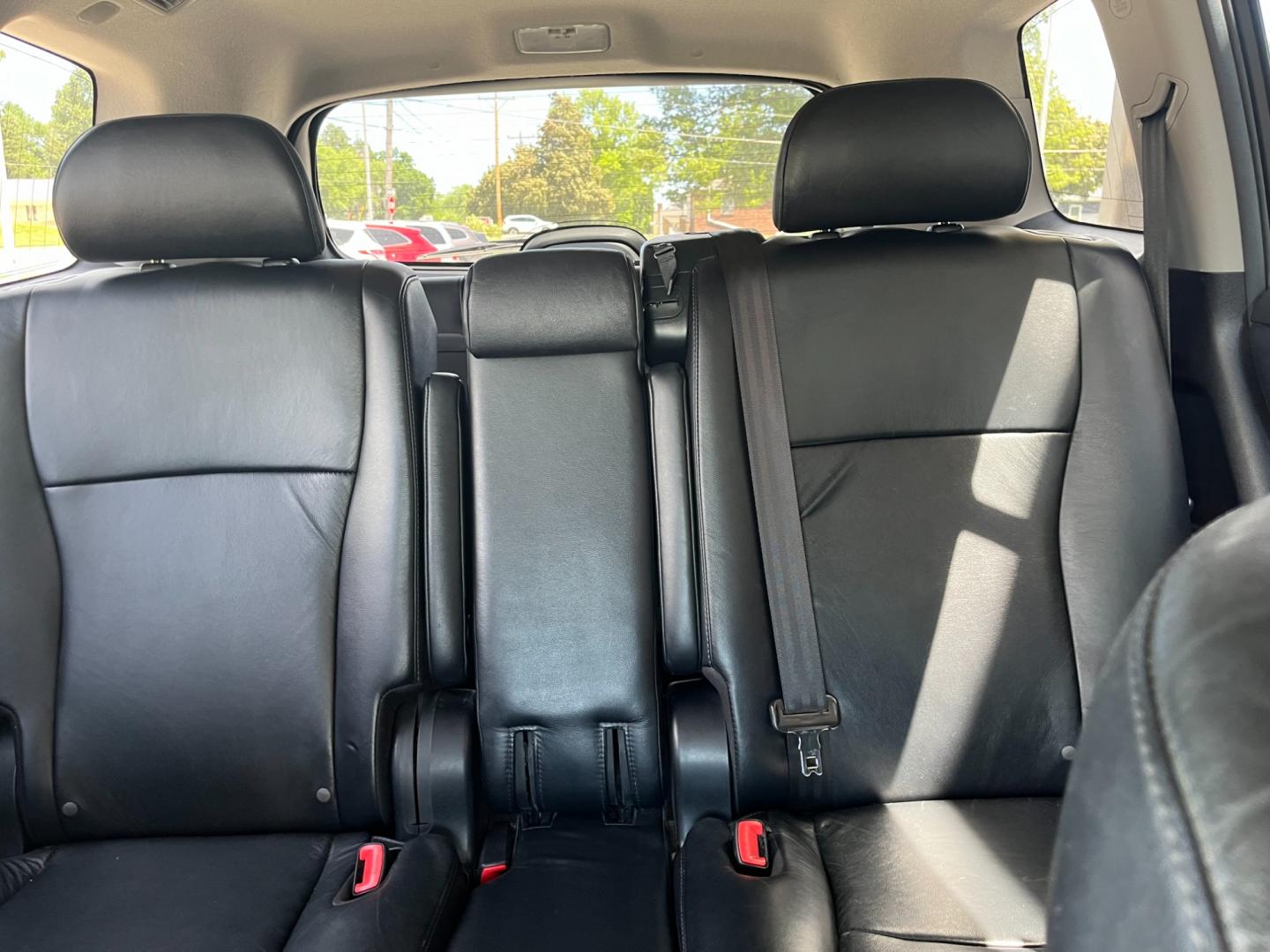 2011 Classic Silver Metallic Toyota Highlander Base 2WD V6 (5TDZK3EH5BS) with an 3.5L V6 DOHC 24V engine, 5-Speed Automatic transmission, located at 1633 W Kimberly, Davenport, IA, 52806, (563) 323-5341, 41.559456, -90.598732 - Photo#9